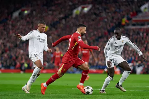 فان دايك: صلاح قدوة للجميع.. وأتمنى أن يسجل أمام ريال مدريد